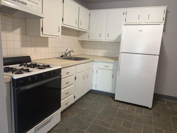 128 Mammoth Road, Unit 21, Hooksett, NH 03106