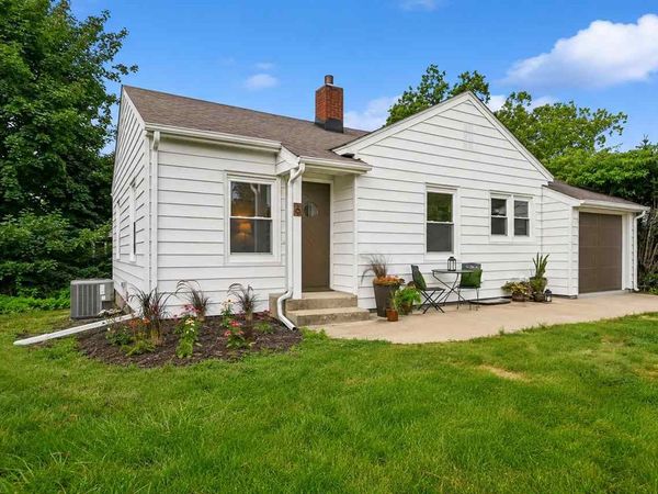 6 Kirkwood Circle, Iowa City, IA 52240