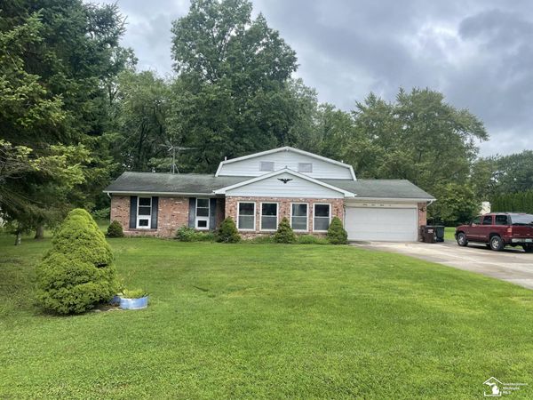 8335 Chamberlain Drive, Lambertville, MI 48144