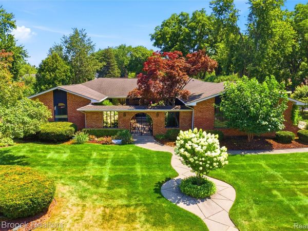 53214 Bancroft Drive, Shelby Township, Mi 48316