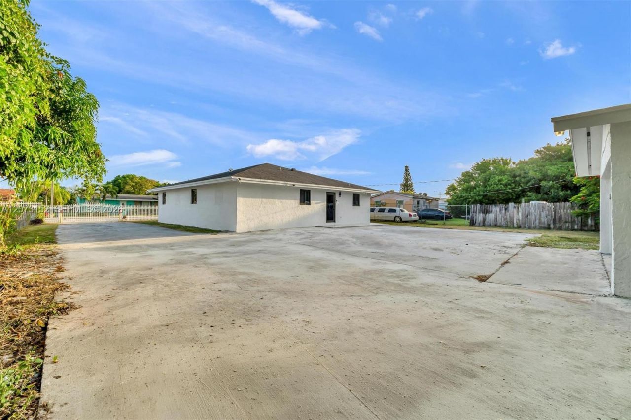 11815 SW 222nd St , Miami, FL 33170 Photo