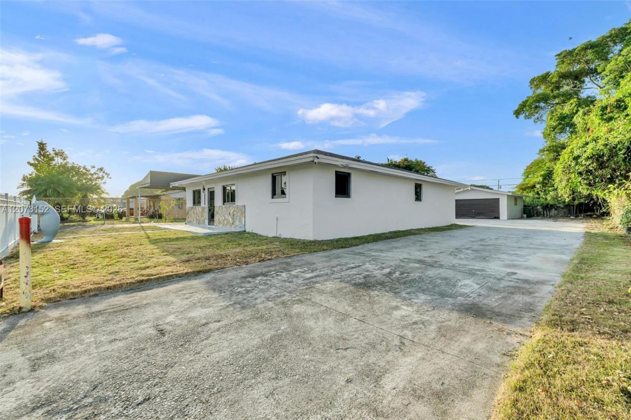 11815 SW 222nd St , Miami, FL 33170 Photo