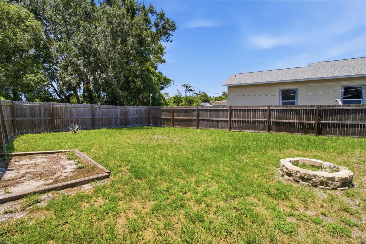 5552 Crissman Drive N, Saint Petersburg, FL 33714 Photo