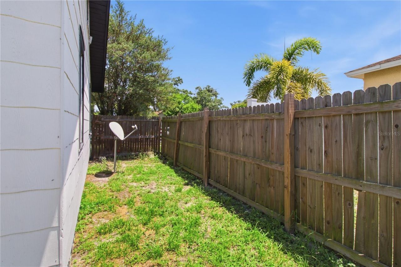 5552 Crissman Drive N, Saint Petersburg, FL 33714 Photo