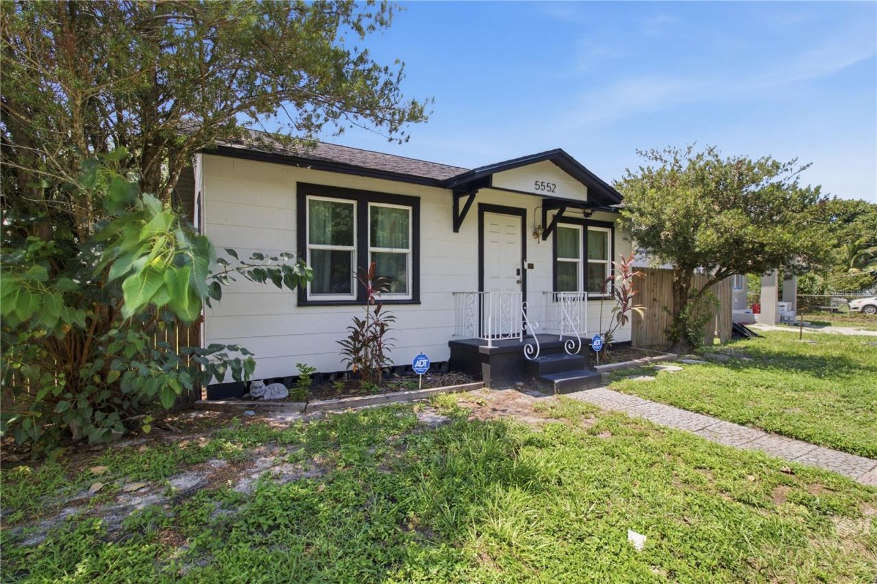 5552 Crissman Drive N, Saint Petersburg, FL 33714 Photo