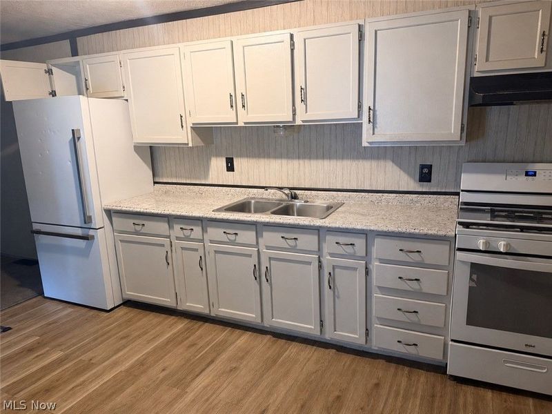 1112 N Water Street , Uhrichsville, OH 44683 Photo 3