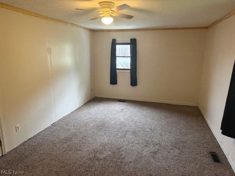1112 N Water Street , Uhrichsville, OH 44683 Photo 5