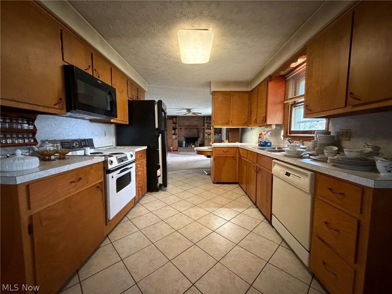 4170 Maplelynn Street SW, Canton, OH 44706 Photo 9