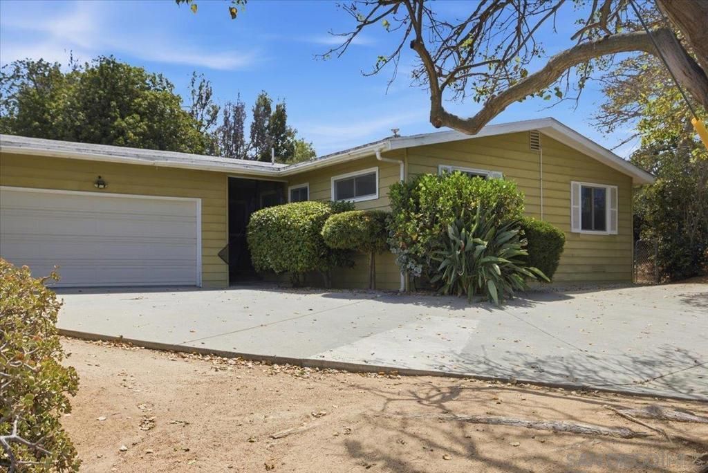 860 Magarian Rd, Fallbrook, CA 92028 Main Photo