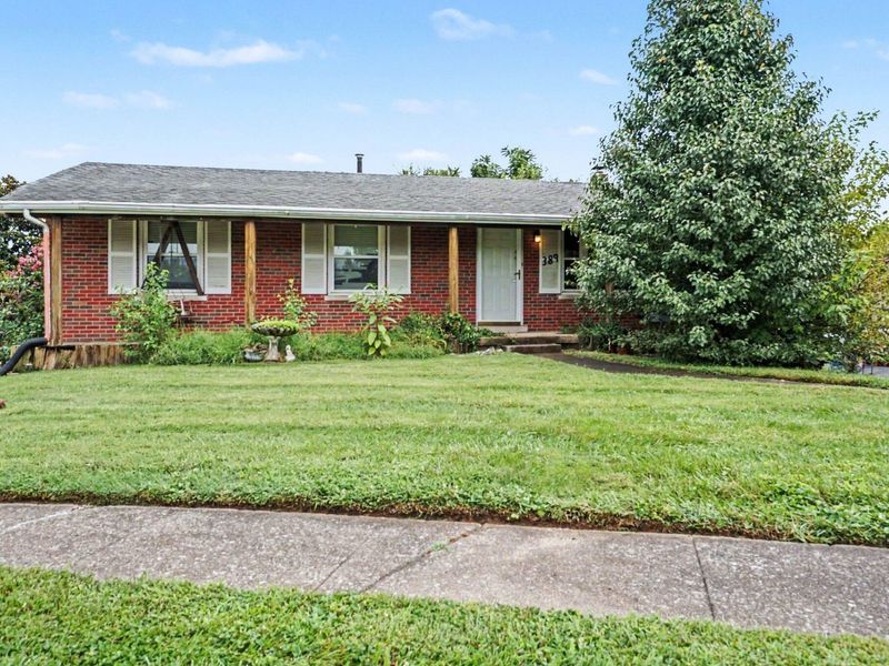 389 Spring Station Court, Lexington, KY 40505 Photo 2