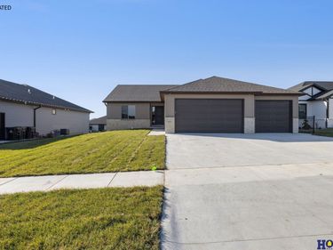 1071 Meadow Lane, Hickman, NE 68372
