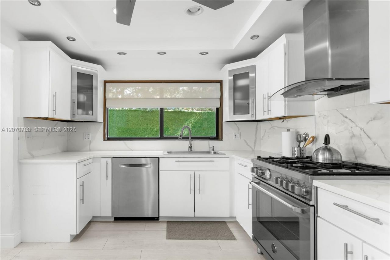 2388 Prairie Ave, Miami Beach, FL 33140 Photo