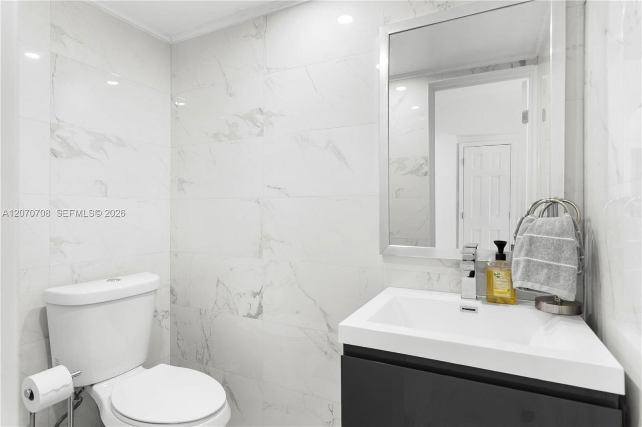 2388 Prairie Ave, Miami Beach, FL 33140 Photo
