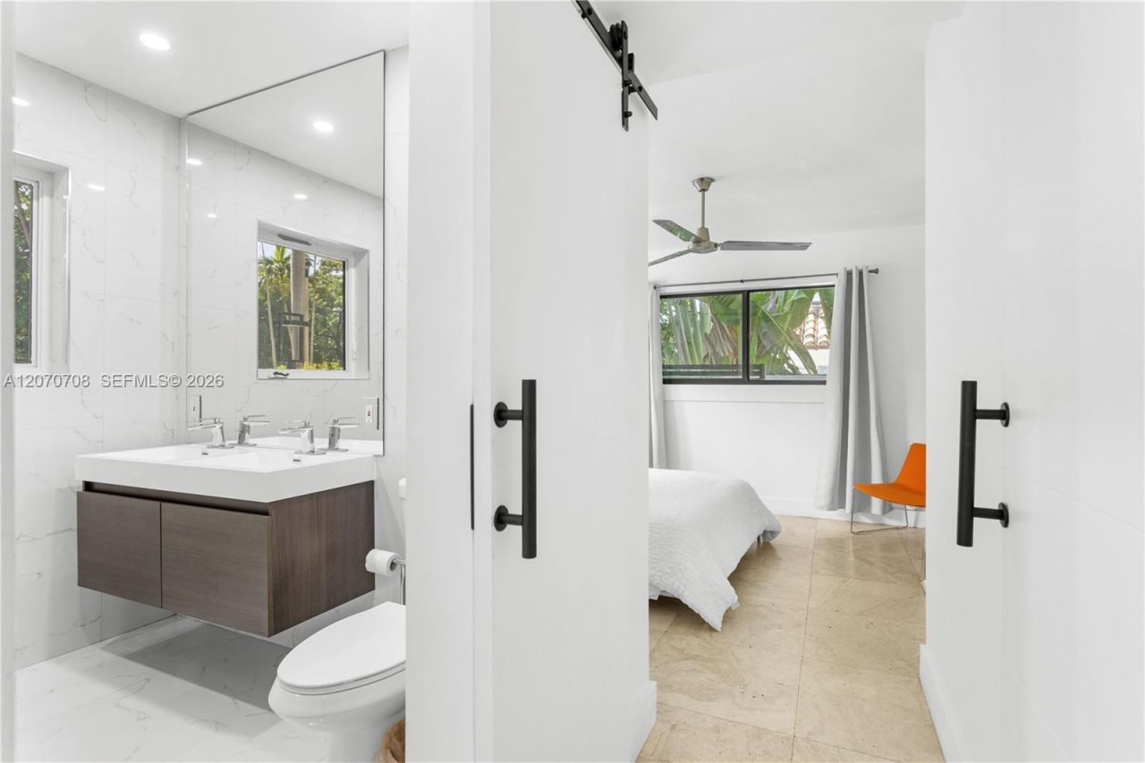 2388 Prairie Ave, Miami Beach, FL 33140 Photo