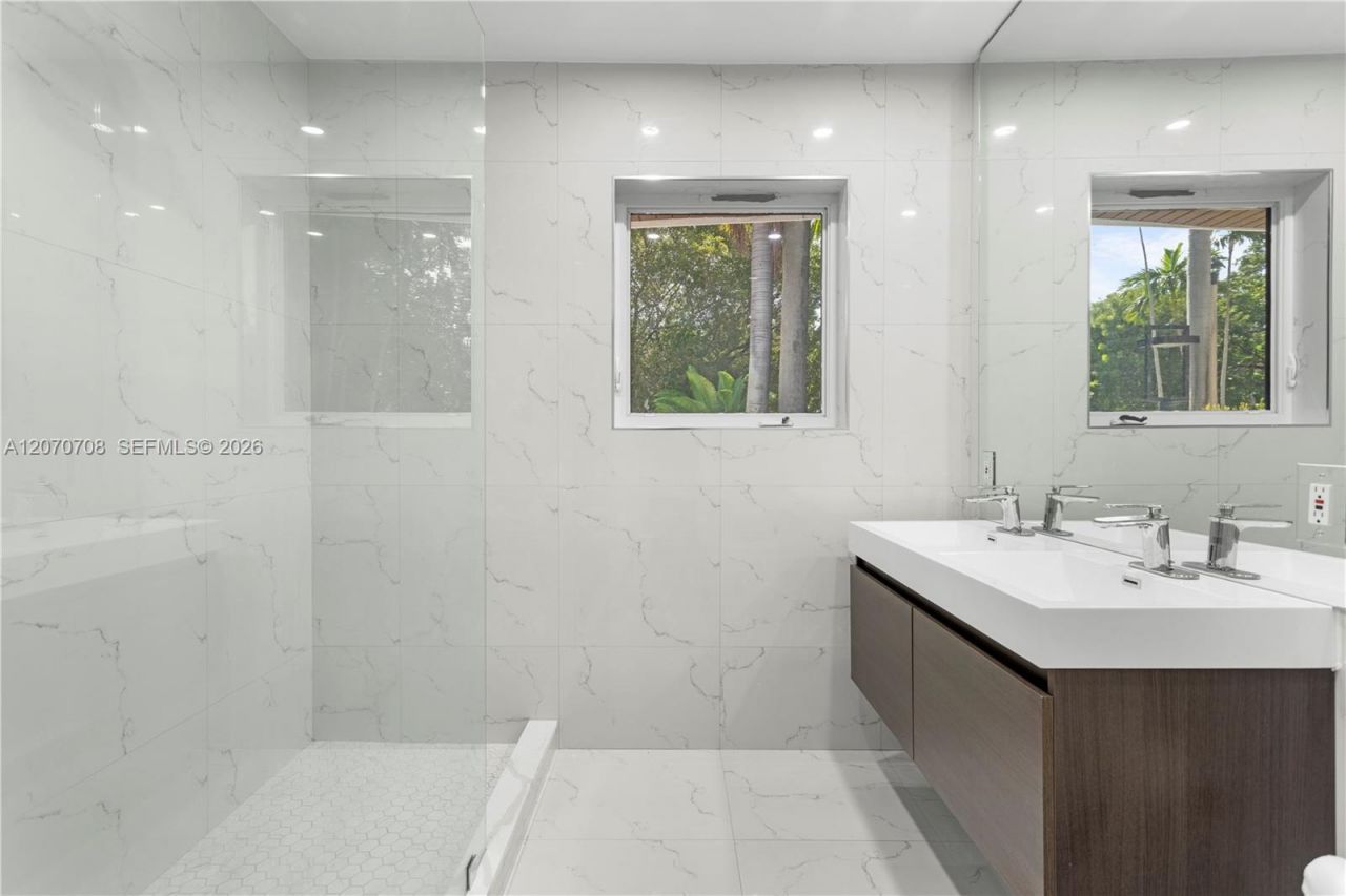 2388 Prairie Ave, Miami Beach, FL 33140 Photo
