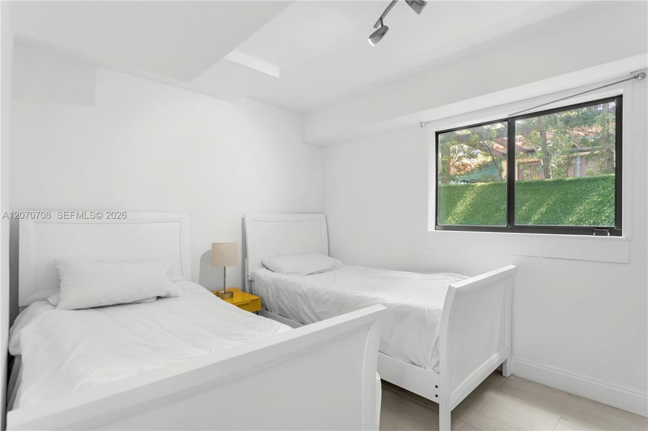 2388 Prairie Ave, Miami Beach, FL 33140 Photo