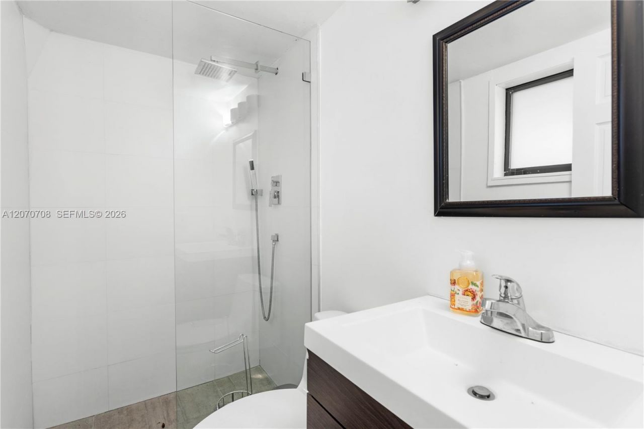 2388 Prairie Ave, Miami Beach, FL 33140 Photo