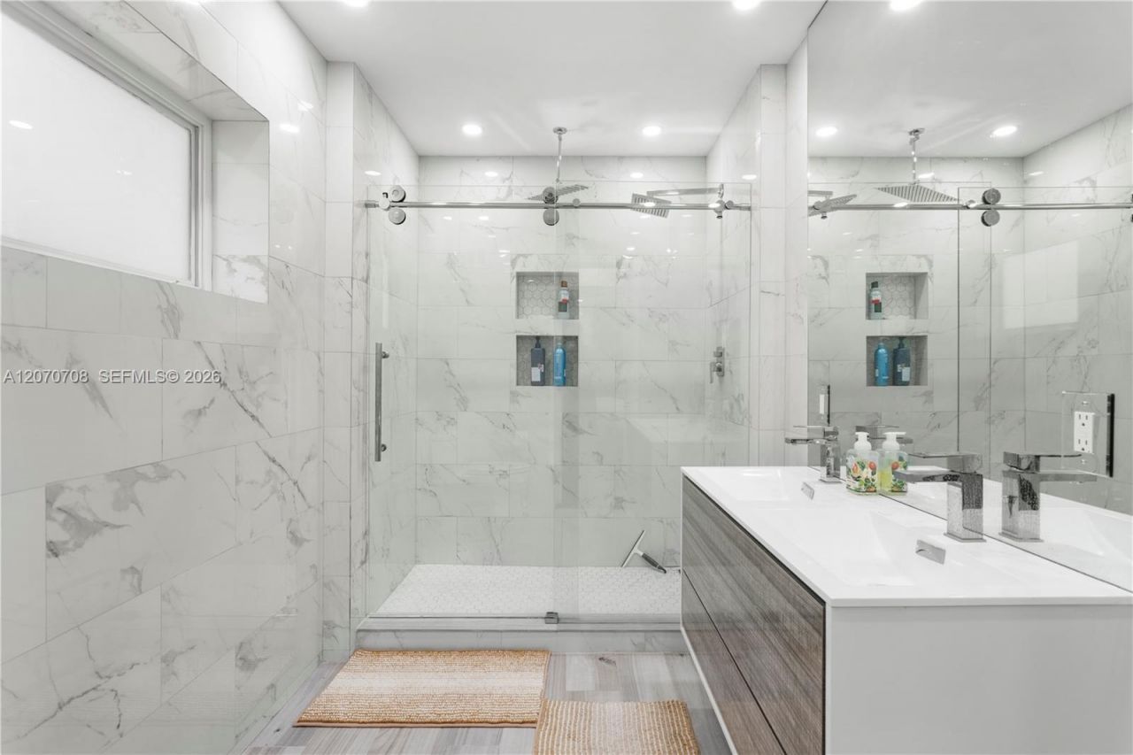 2388 Prairie Ave, Miami Beach, FL 33140 Photo