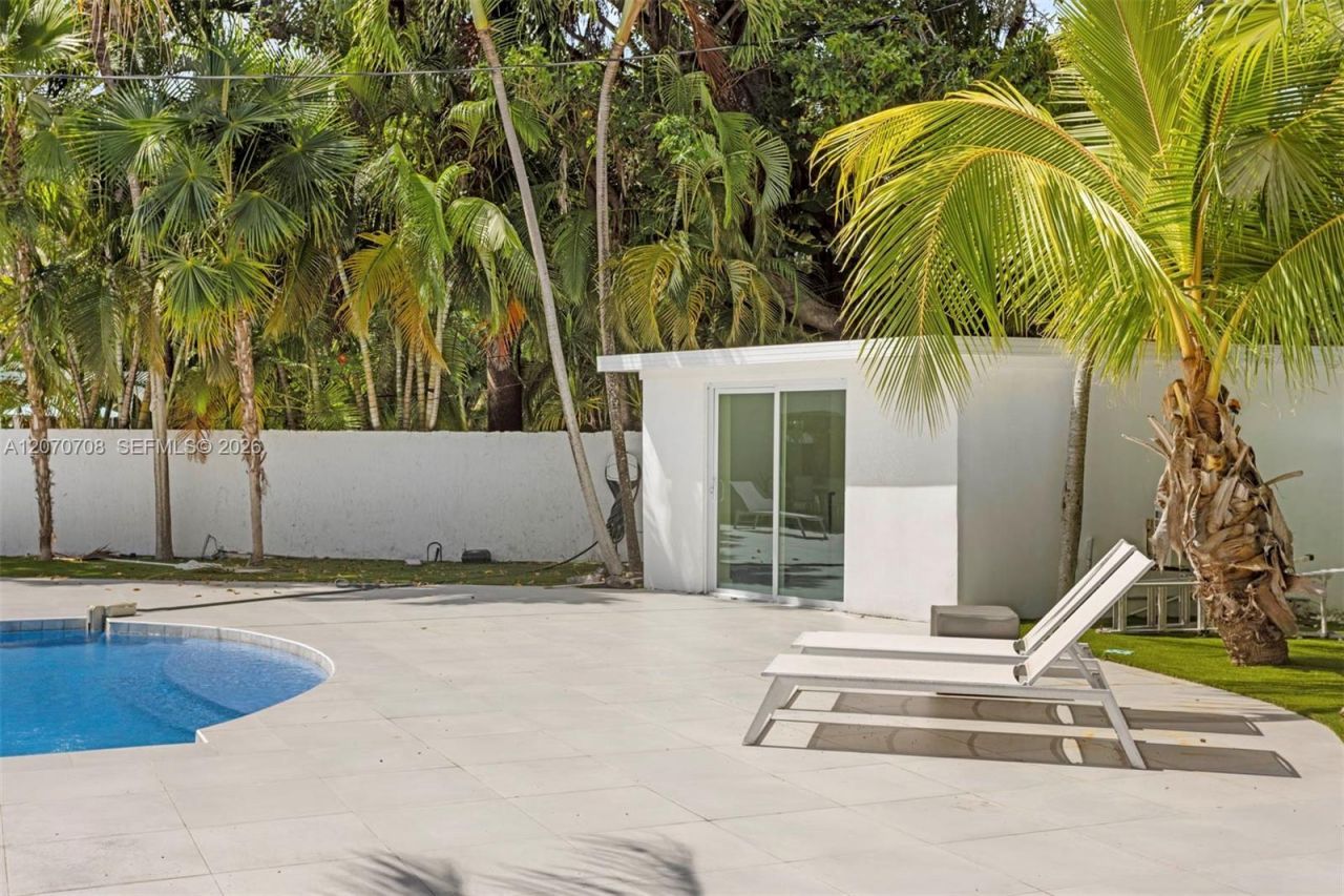 2388 Prairie Ave, Miami Beach, FL 33140 Photo