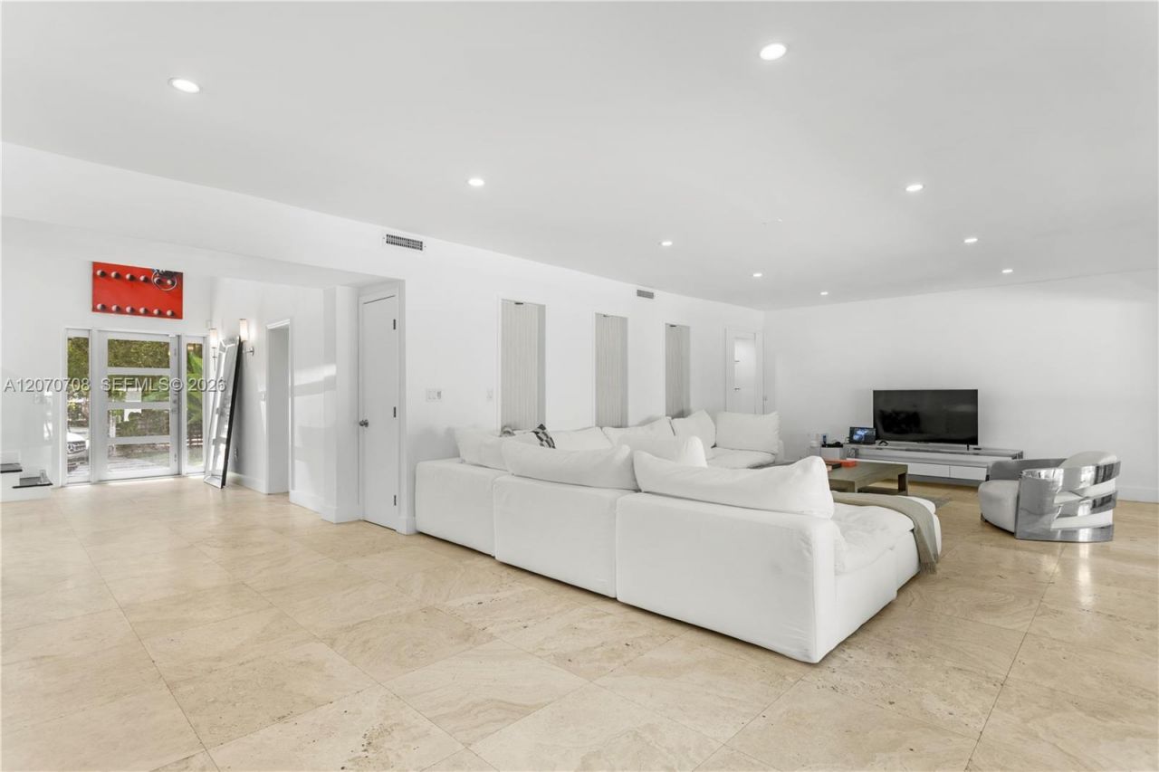 2388 Prairie Ave, Miami Beach, FL 33140 Photo