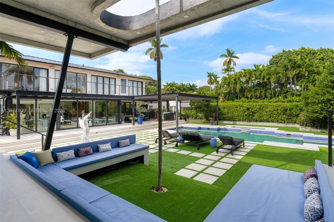 795 Lakeview Dr , Miami Beach, FL 33140 Photo