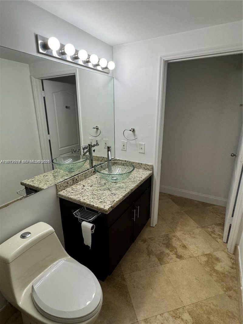 5091 NW 7th St , Unit 615, Miami, FL 33126 Photo