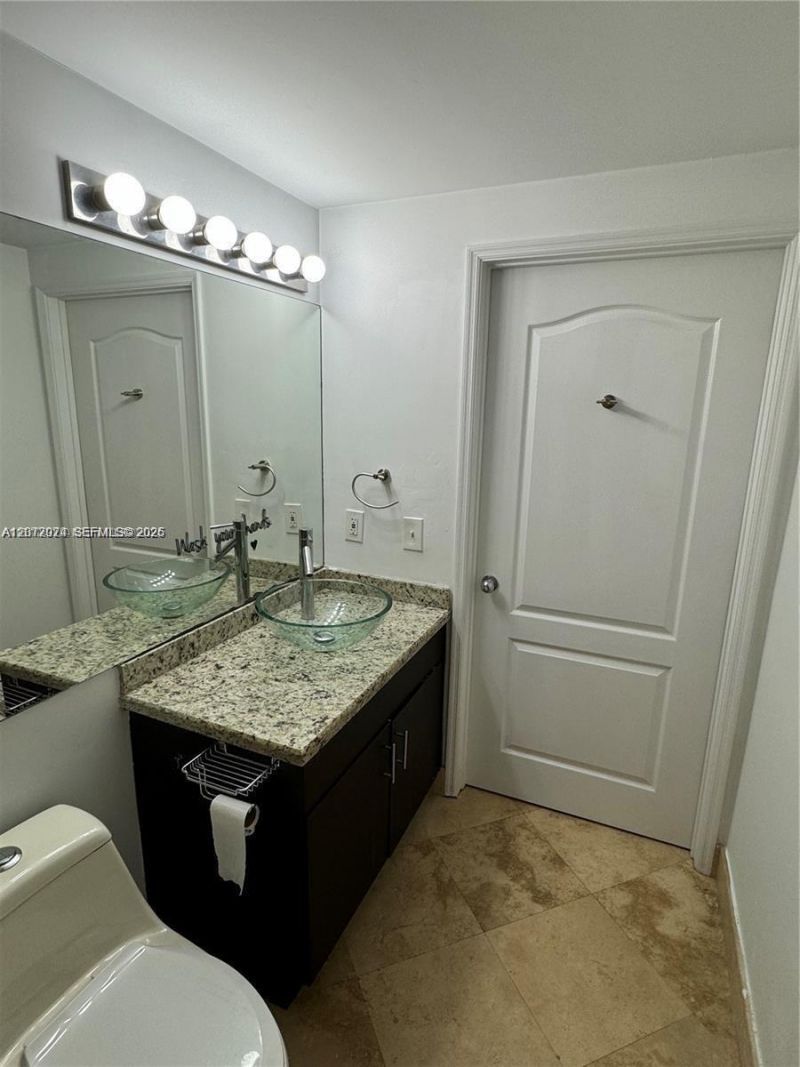 5091 NW 7th St , Unit 615, Miami, FL 33126 Photo