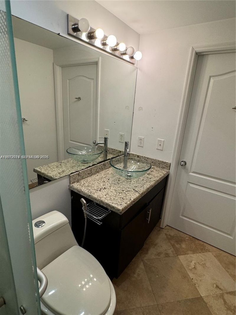 5091 NW 7th St , Unit 615, Miami, FL 33126 Photo