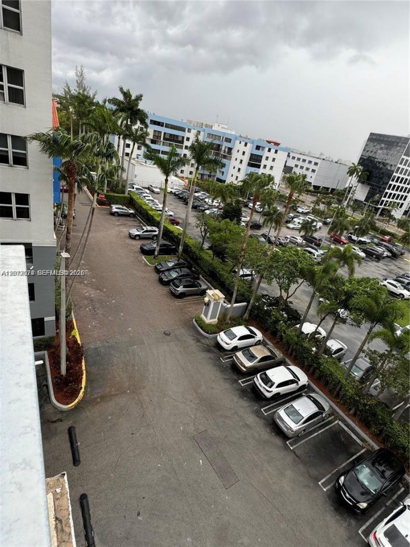 5091 NW 7th St , Unit 615, Miami, FL 33126 Photo