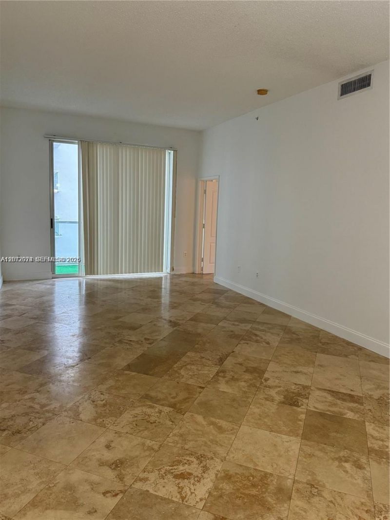 5091 NW 7th St , Unit 615, Miami, FL 33126 Photo