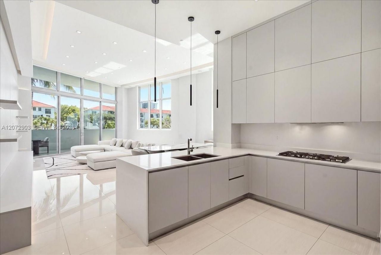 3250 NE 188th St , Unit 101, Aventura, FL 33180 Photo