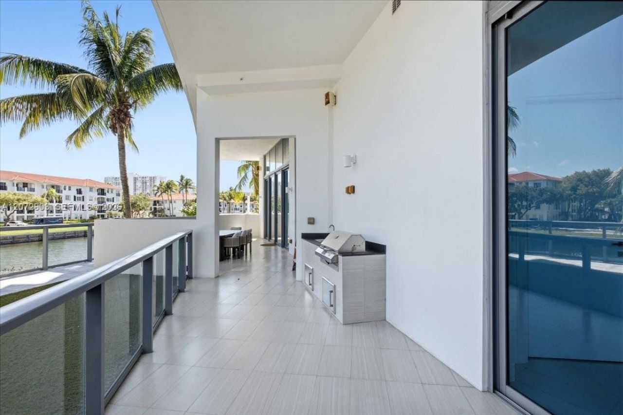 3250 NE 188th St , Unit 101, Aventura, FL 33180 Photo