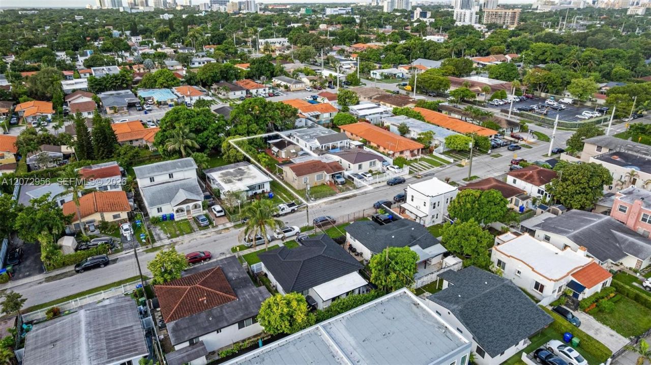 2364 SW 14th St , Miami, FL 33145 Photo