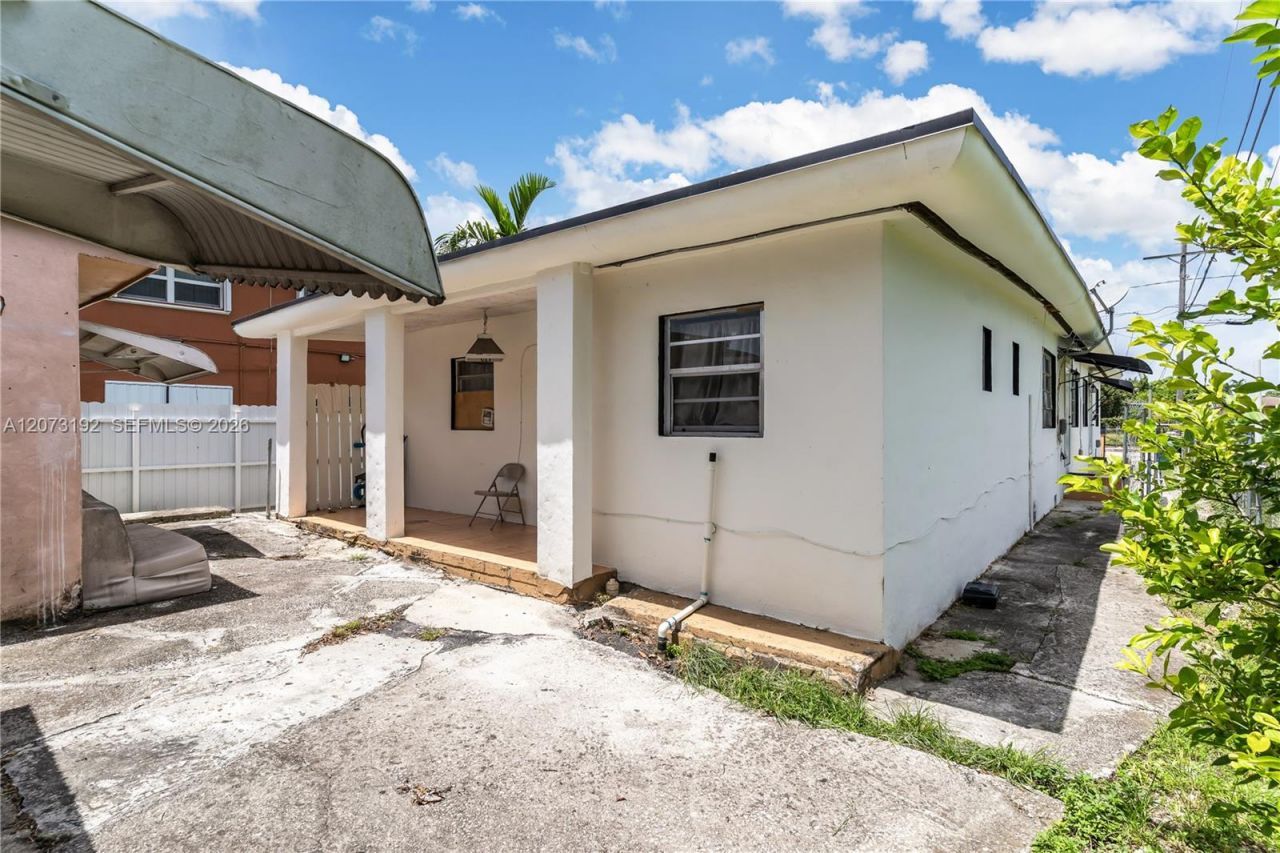 2180 NW 30th St , Miami, FL 33142 Photo