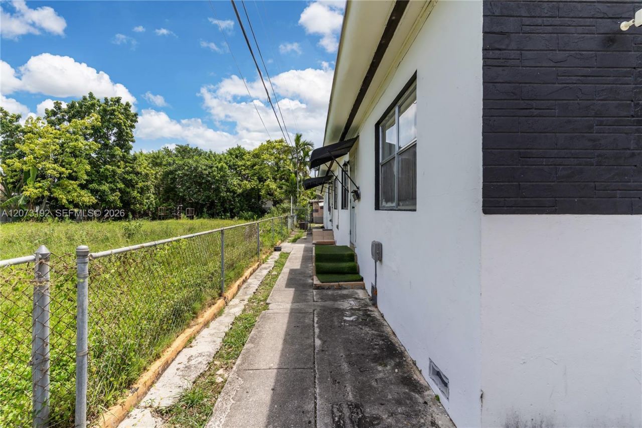 2180 NW 30th St , Miami, FL 33142 Photo