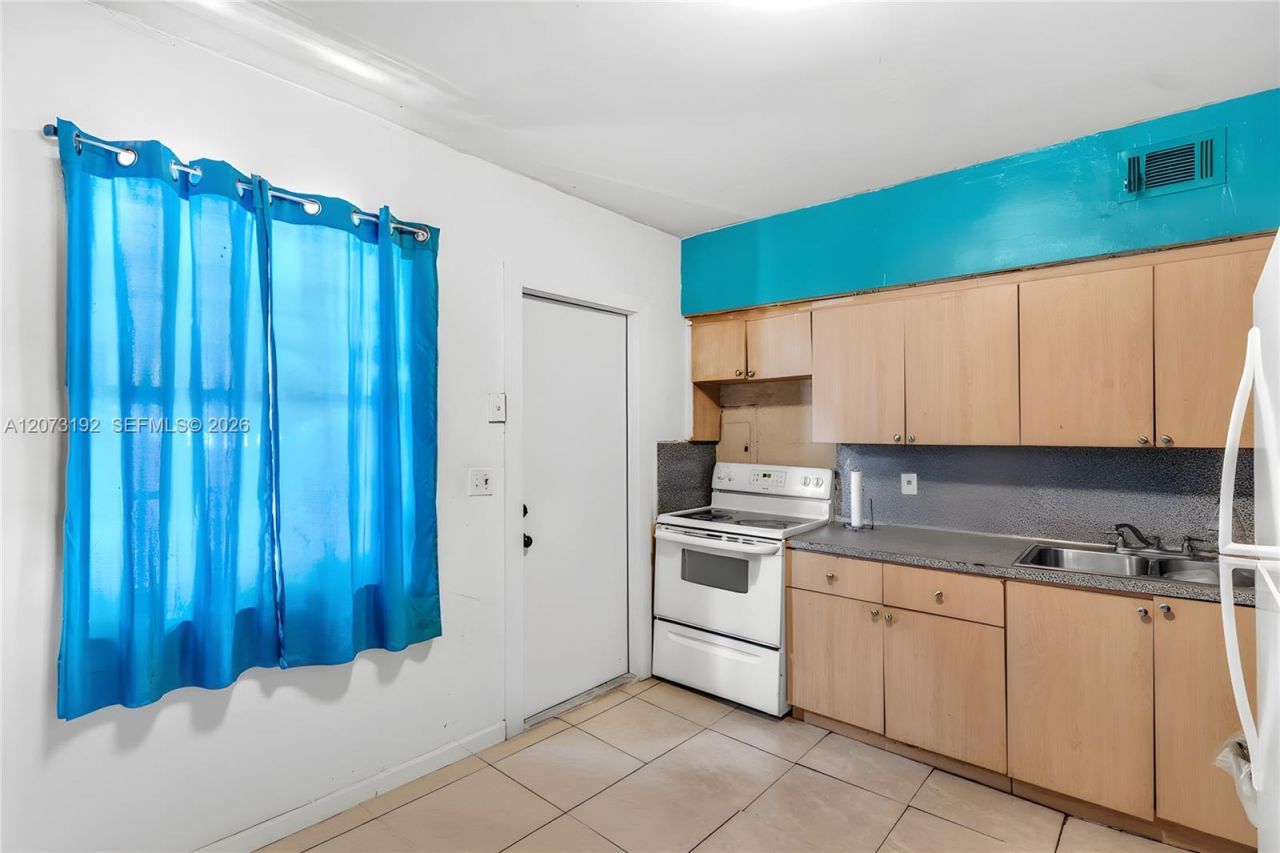 2180 NW 30th St , Miami, FL 33142 Photo