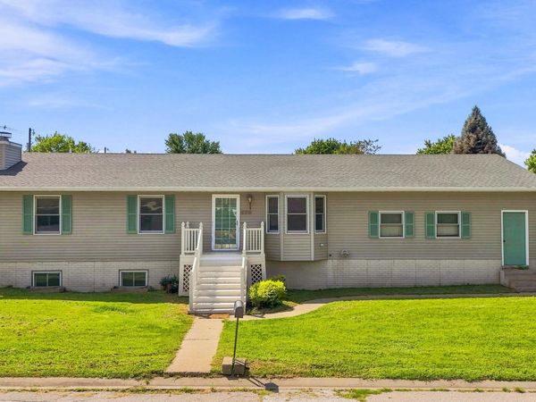 208 MCARTHUR ST., Muscatine, IA 52761