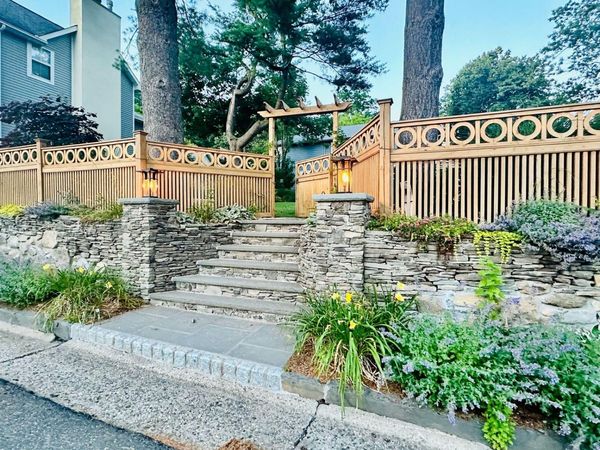 18 20th Avenue, Sea Cliff, NY 11579