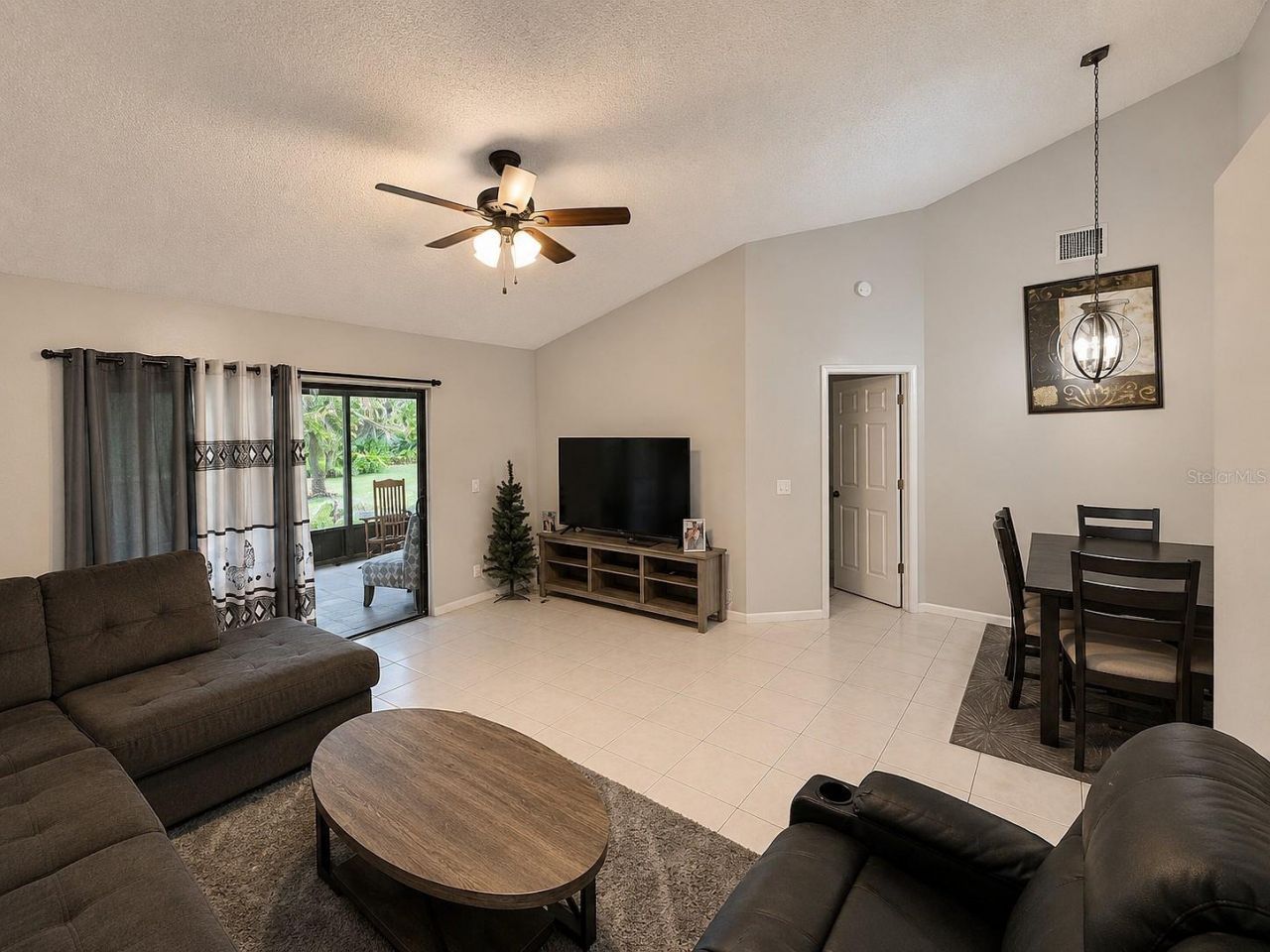 33 Peachtree Place, Boynton Beach, FL 33436 Photo