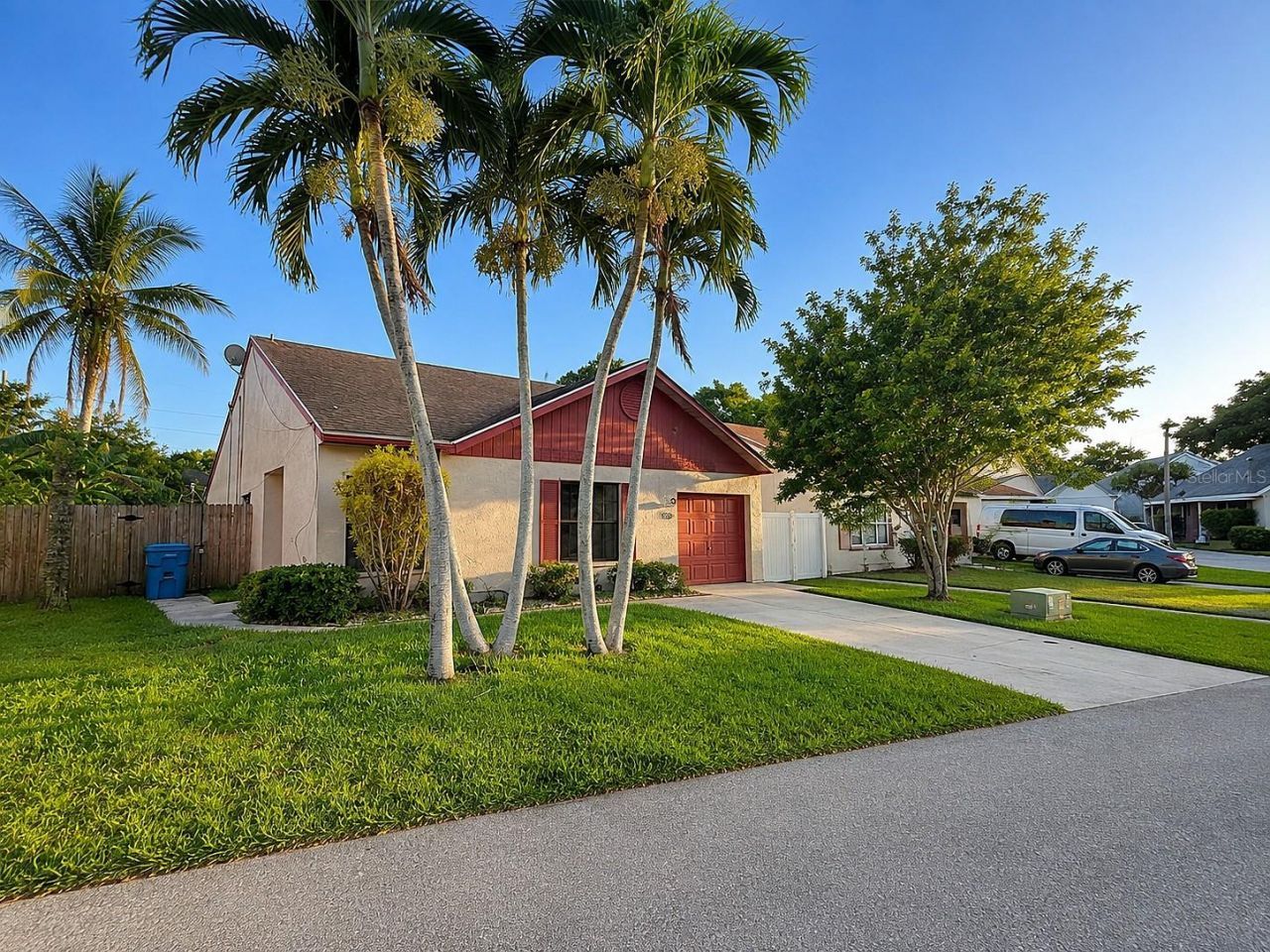 33 Peachtree Place, Boynton Beach, FL 33436 Photo