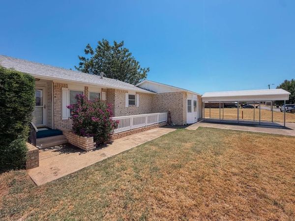 705 N Stanley Street, Hinton, OK 73047