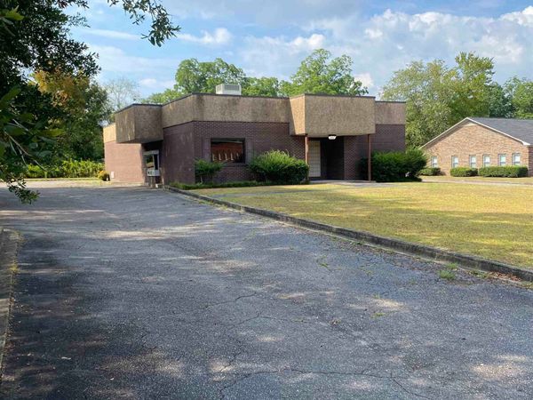 318 E Main St. , Kingstree, SC 29556