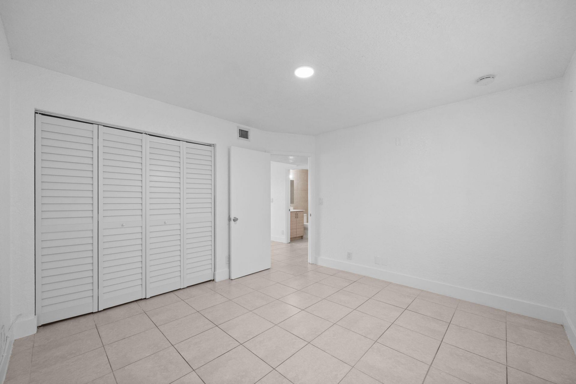 110 SE 2nd Street, Unit 103, Hallandale Beach, FL 33009 Photo