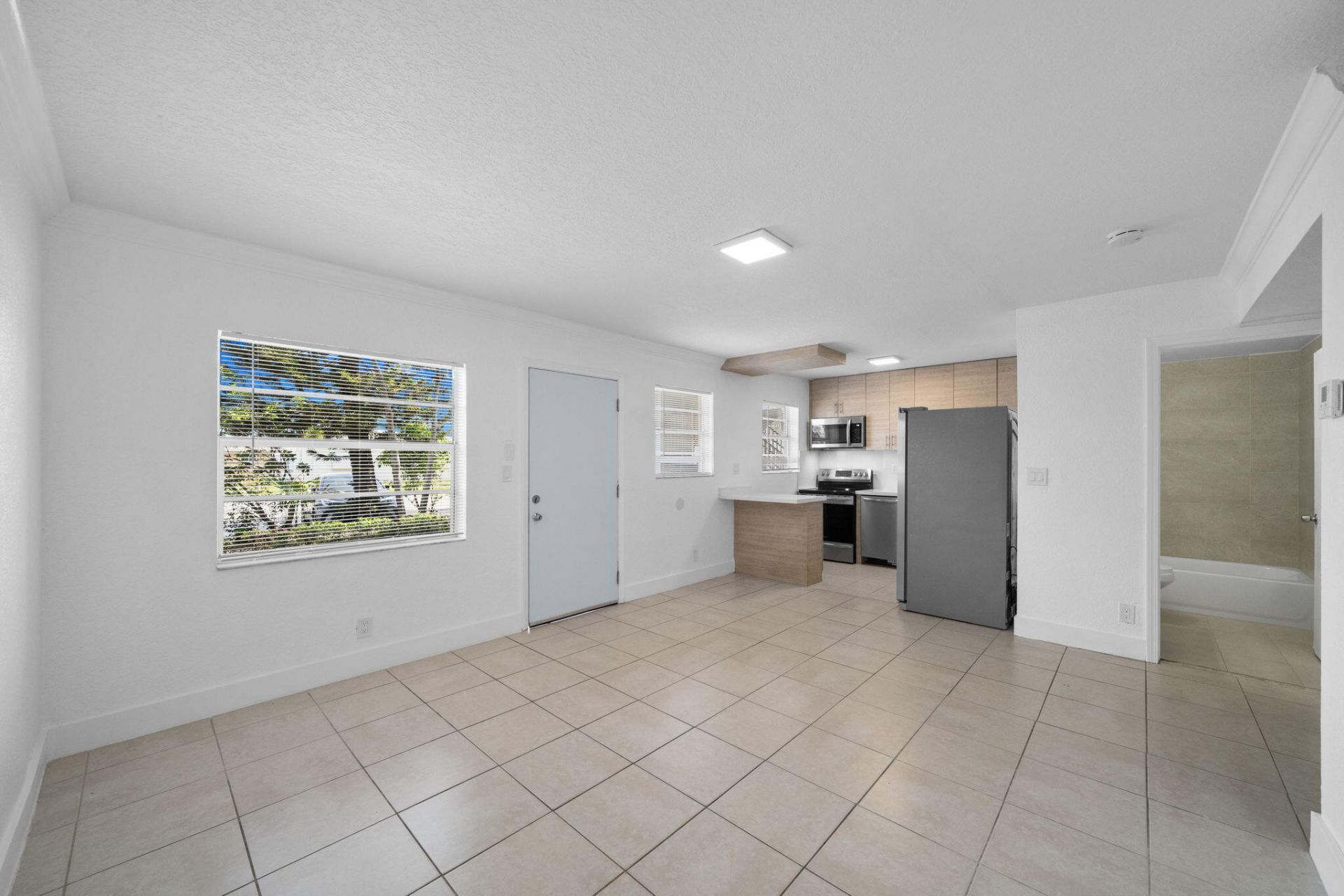 110 SE 2nd Street, Unit 103, Hallandale Beach, FL 33009 Photo