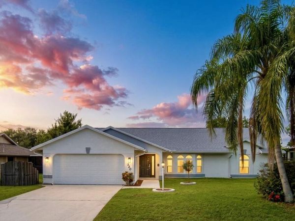 320 NE Surfside Avenue, Port St. Lucie, FL 34983
