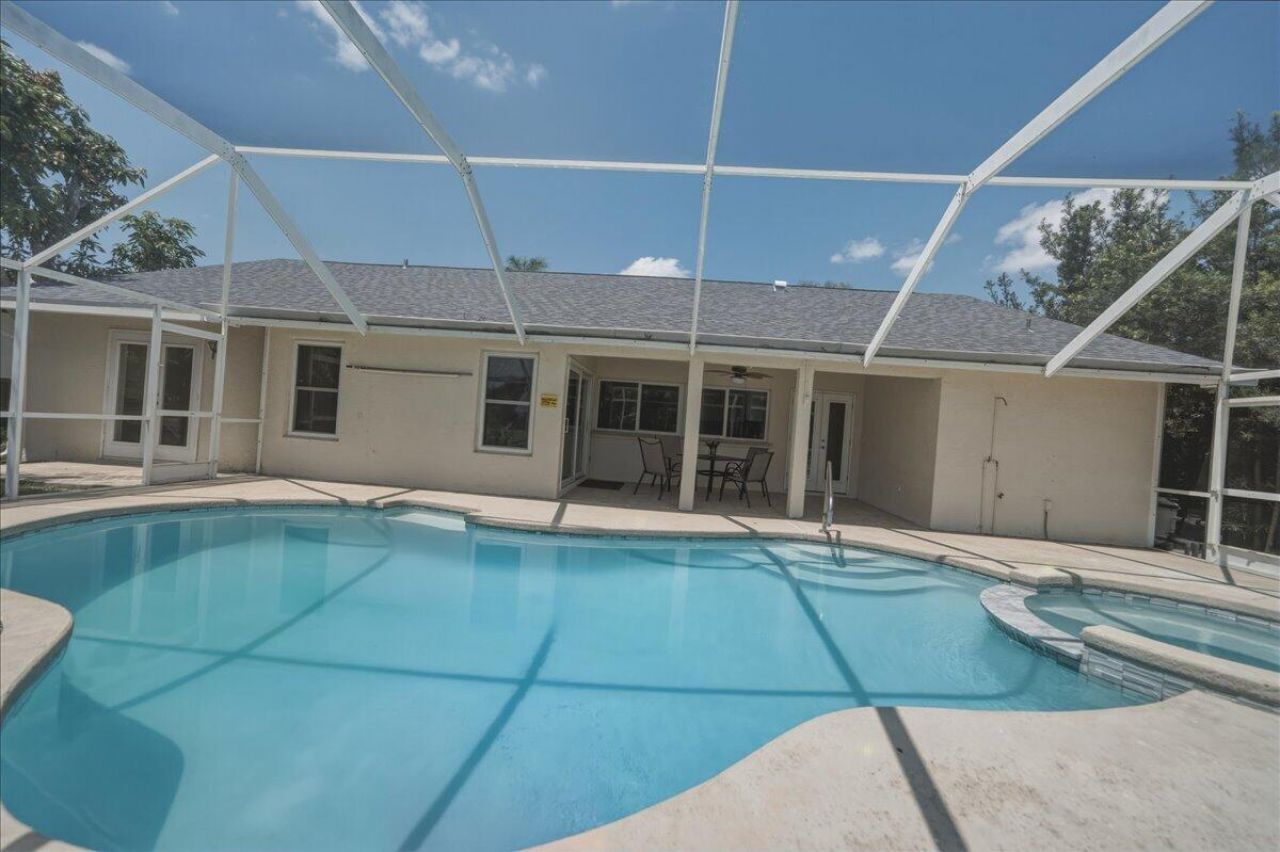 320 NE Surfside Avenue, Port Saint Lucie, FL 34983 Photo