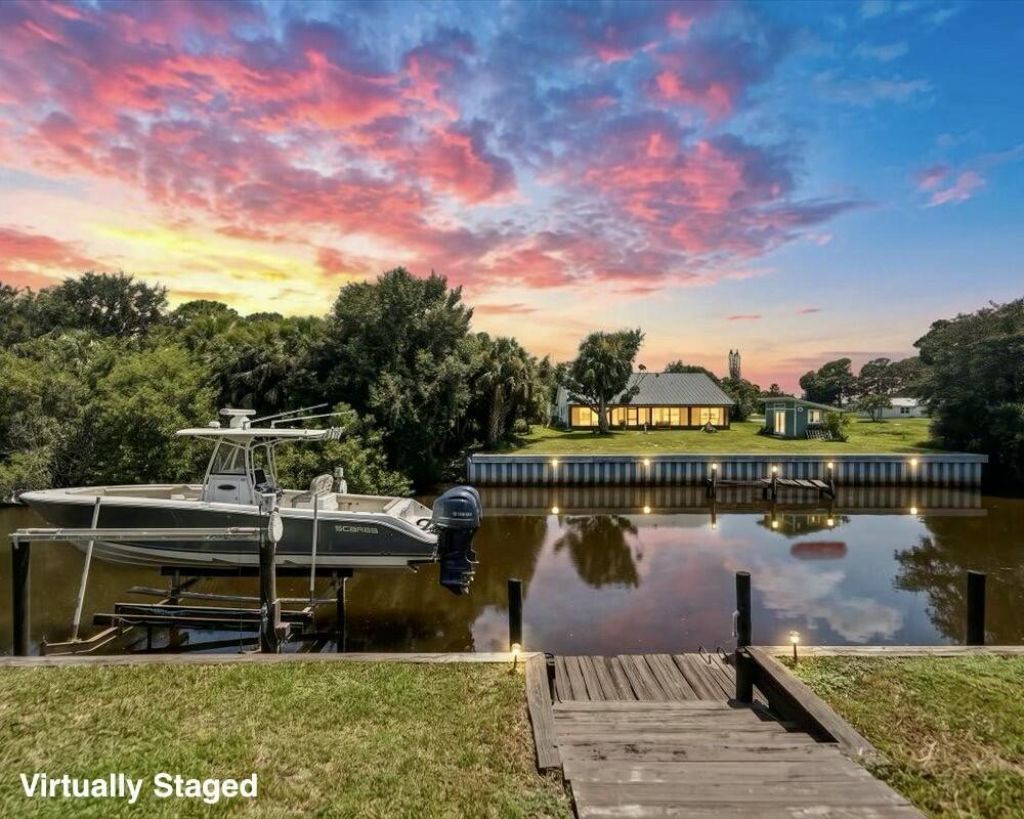 320 NE Surfside Avenue, Port Saint Lucie, FL 34983 Photo