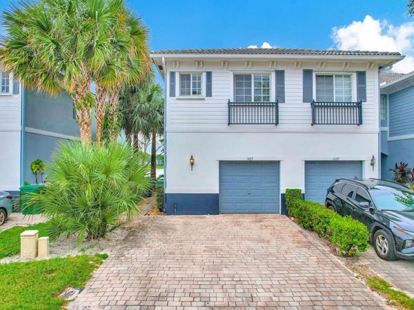 1427 NW 34th Way, Lauderhill, FL 33311