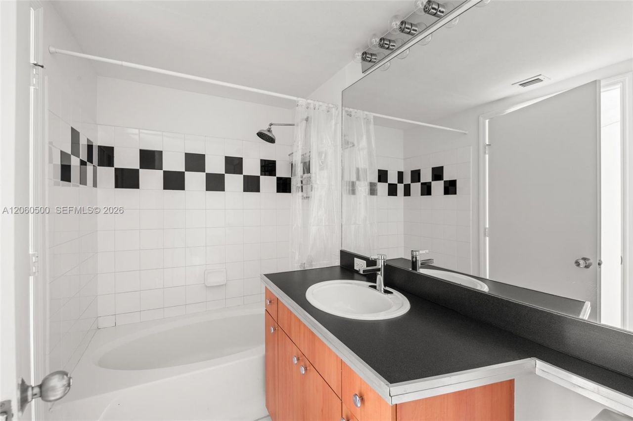 1330 West Ave, Unit 1406, Miami Beach, FL 33139 Photo