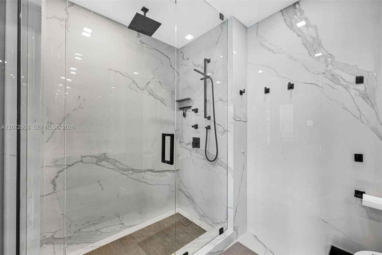 1000 S Pointe Dr , Unit 1706, Miami Beach, FL 33139 Photo